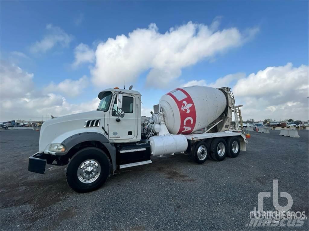 Mack GU813 Betonvežiai