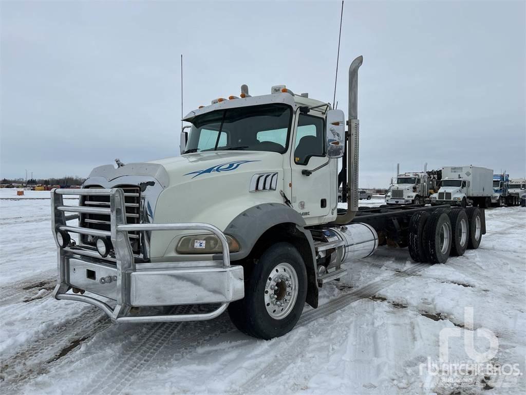 Mack GU814 Važiuoklė su kabina
