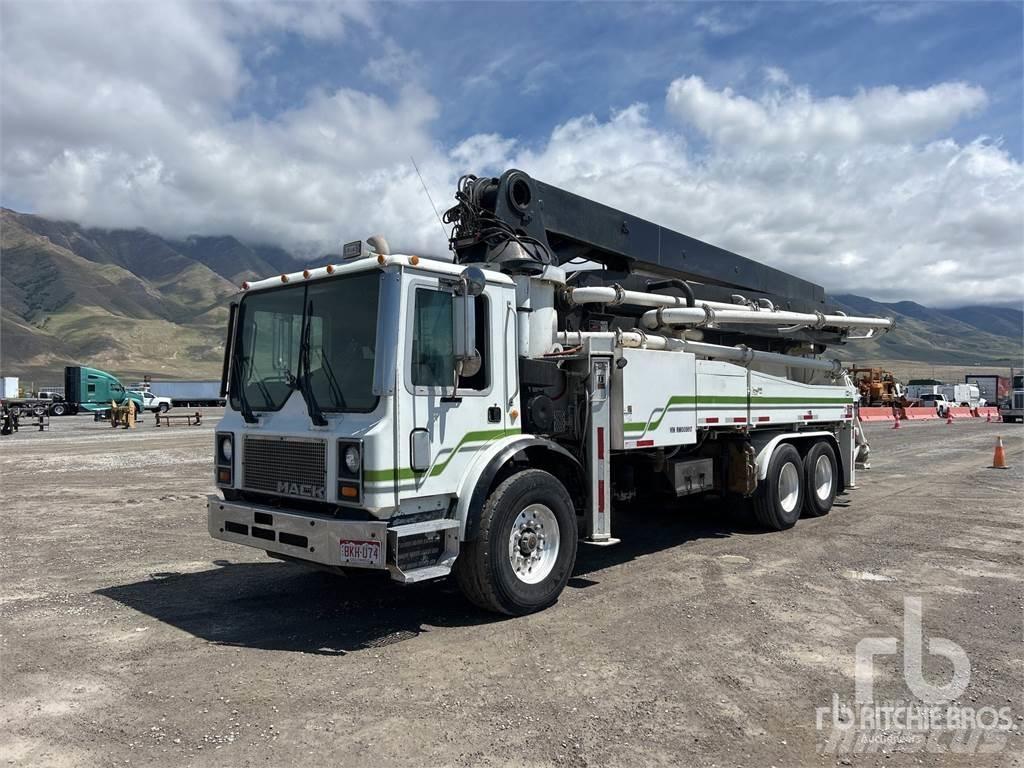 Mack MR688S Betonvežiai