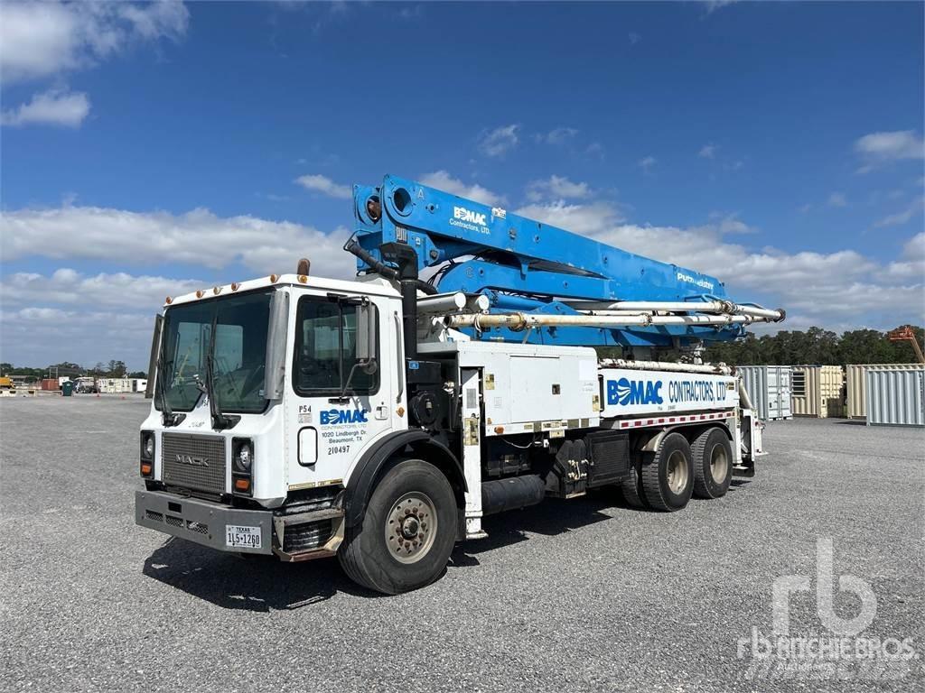 Mack MR688S Betonvežiai