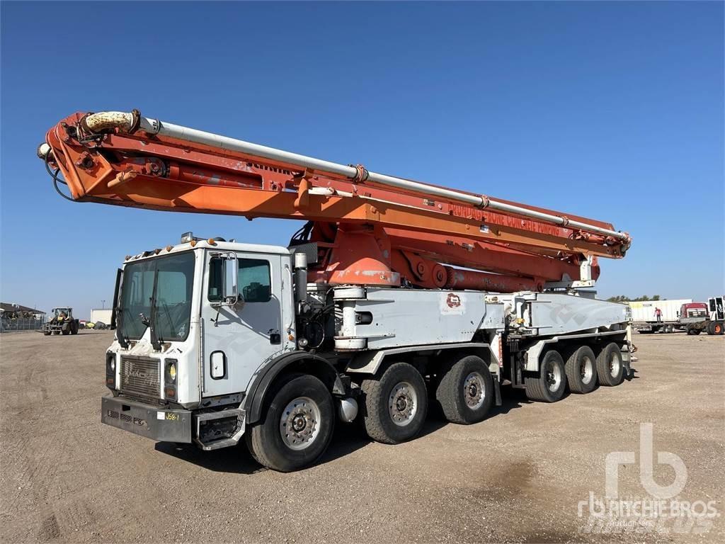Mack MR688S Betonvežiai