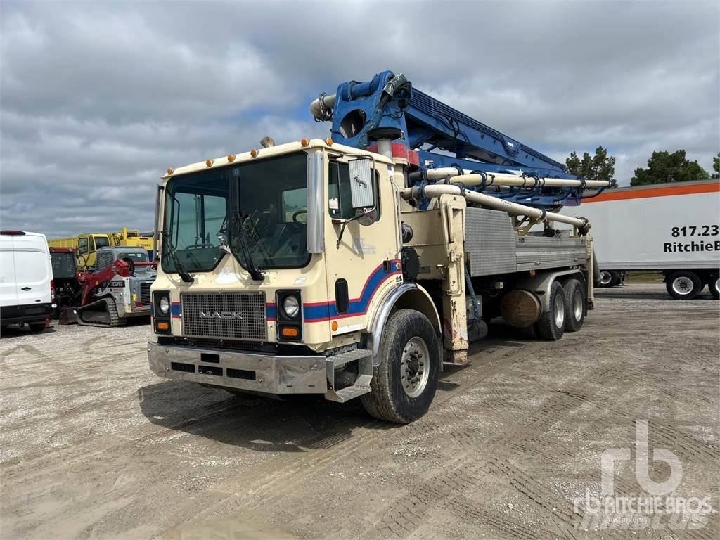 Mack MR688S Betonvežiai