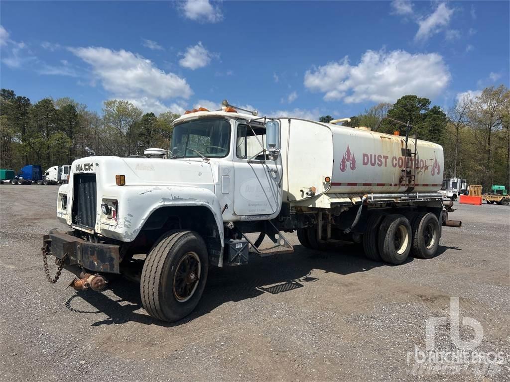Mack RD685S Vandens sunkvežimiai