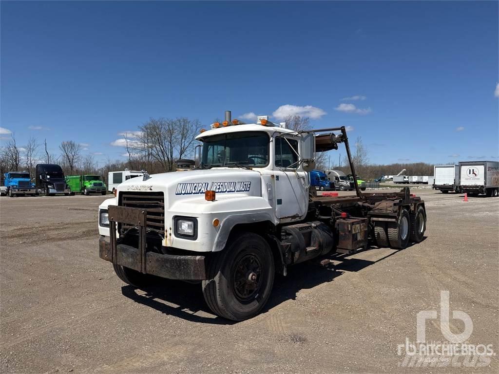 Mack RD688S Savivarčiai su kabeliniu keltuvu