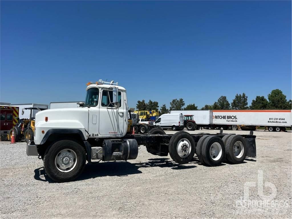 Mack RD688S Važiuoklė su kabina