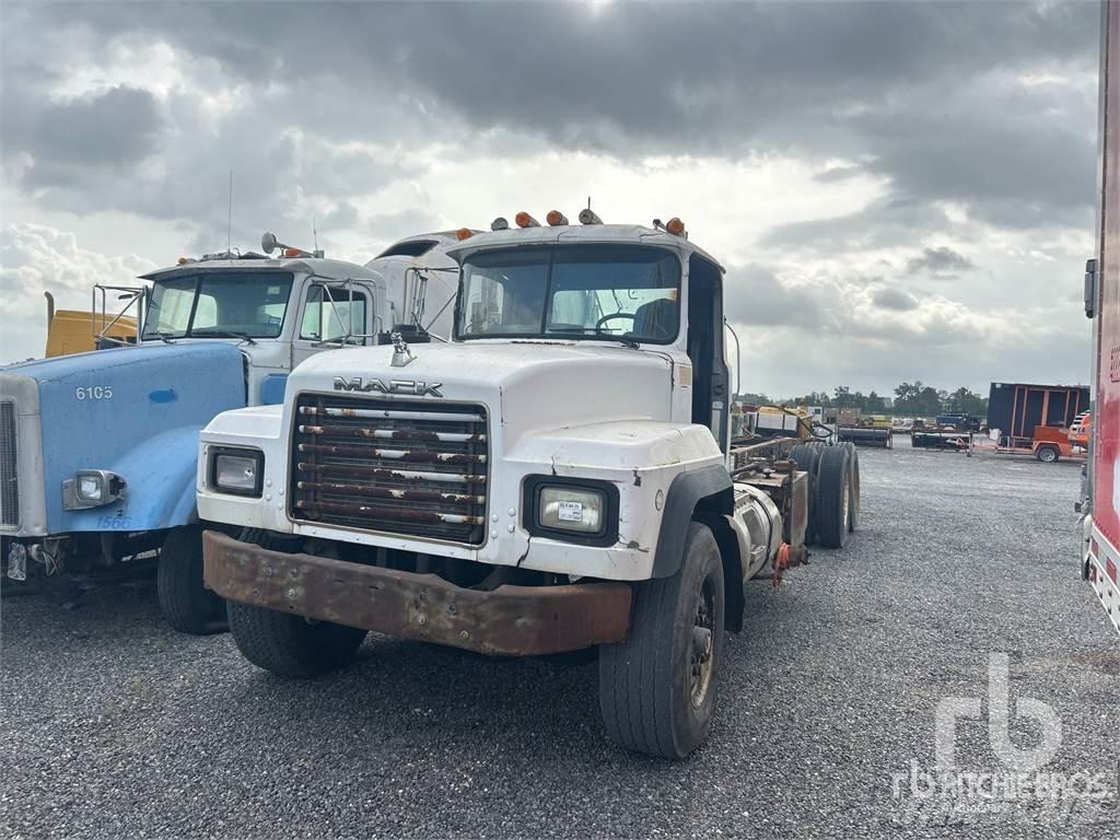 Mack RD688S Važiuoklė su kabina