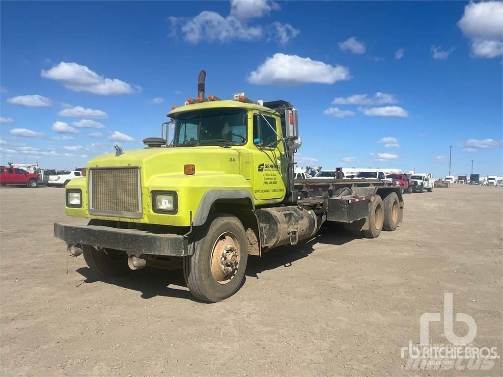 Mack RD688ST Savivarčiai su kabeliniu keltuvu