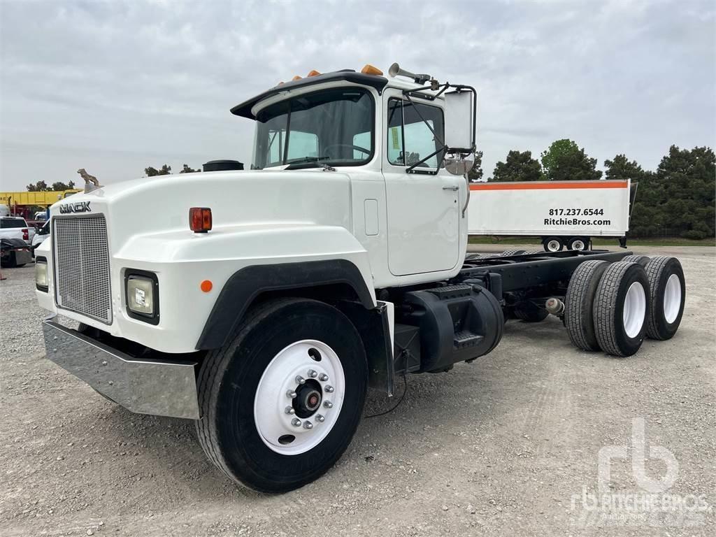 Mack RD690S Važiuoklė su kabina