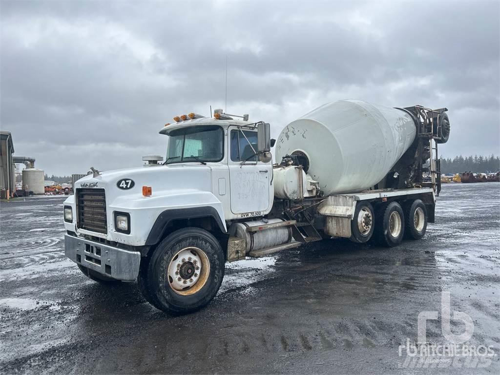 Mack RD690S Betonvežiai