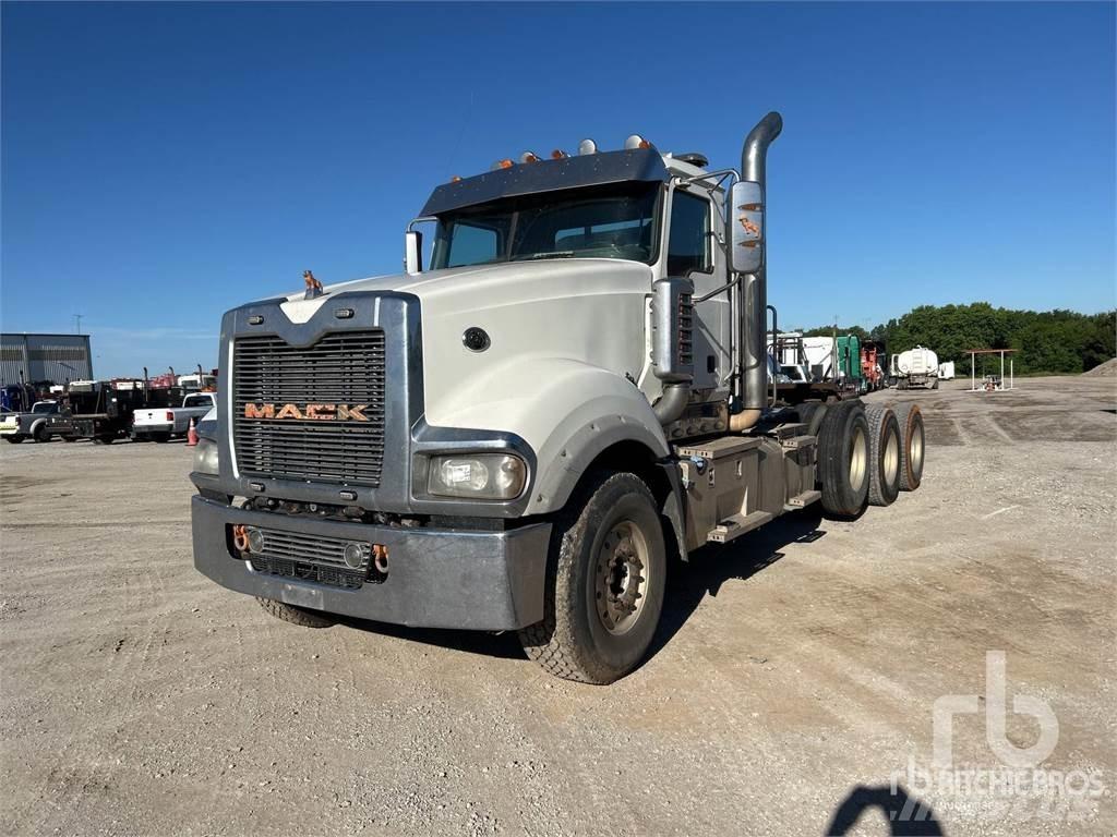 Mack TD713 Naudoti vilkikai
