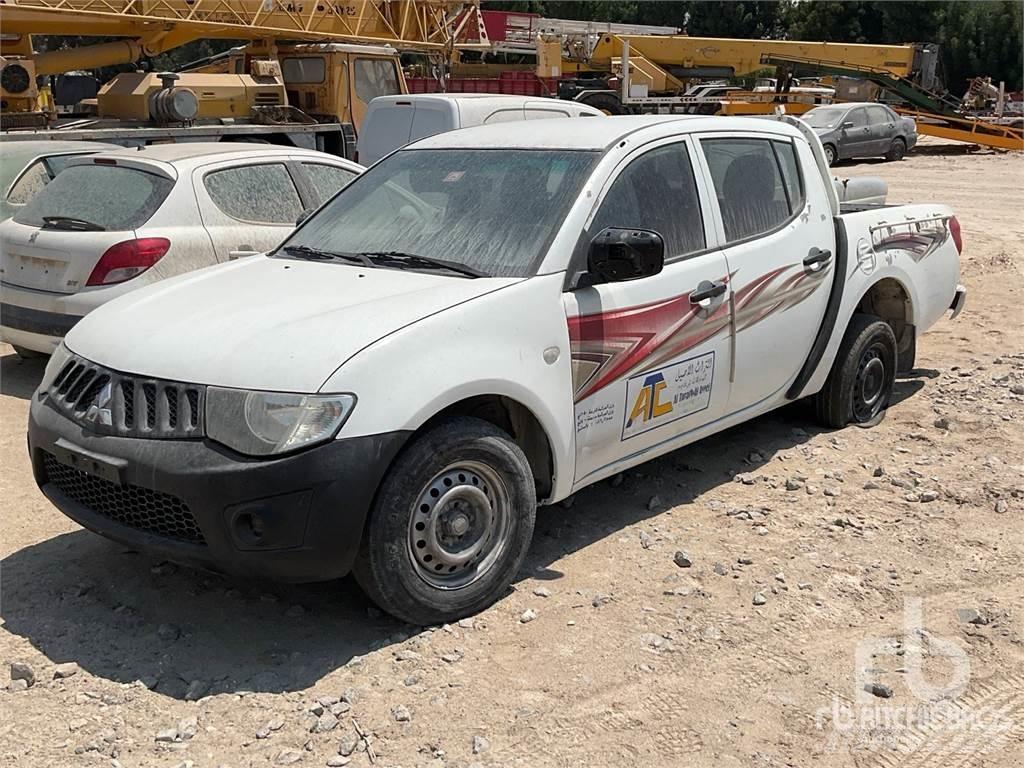 Mitsubishi L200 Pikapai / Bortiniai sunkvežimiai