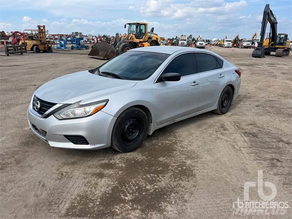 Nissan ALTIMA Lengvieji automobiliai