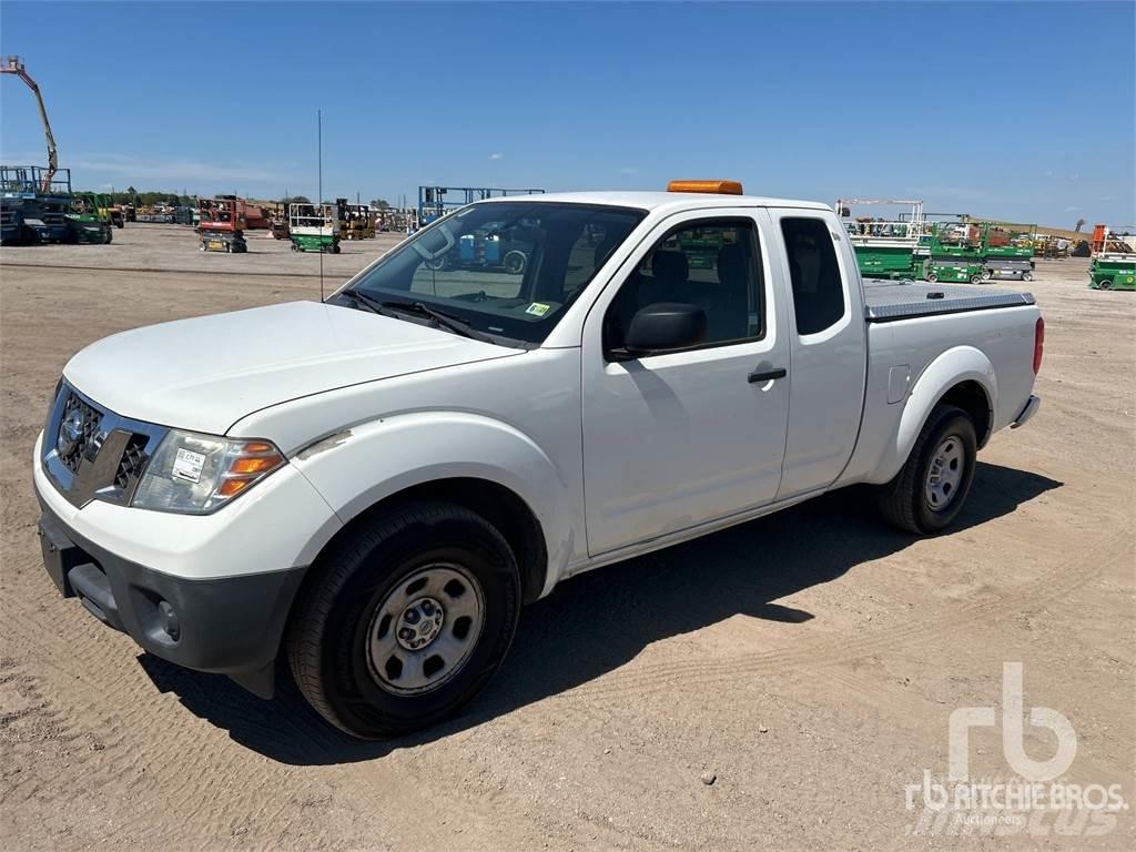 Nissan FRONTIER Pikapai / Bortiniai sunkvežimiai