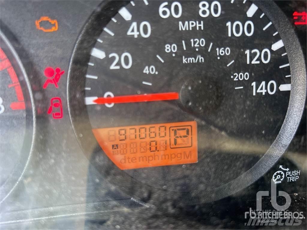 Nissan FRONTIER Pikapai / Bortiniai sunkvežimiai