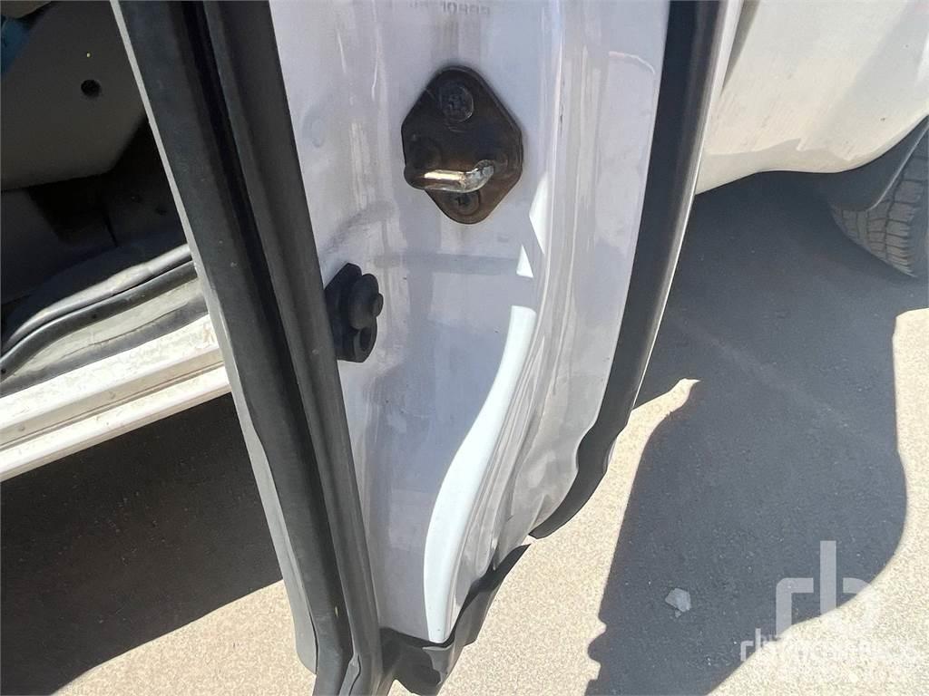 Nissan FRONTIER Pikapai / Bortiniai sunkvežimiai