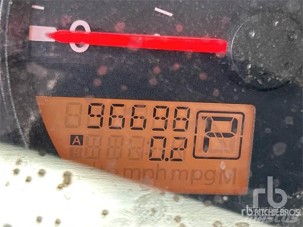 Nissan FRONTIER Pikapai / Bortiniai sunkvežimiai