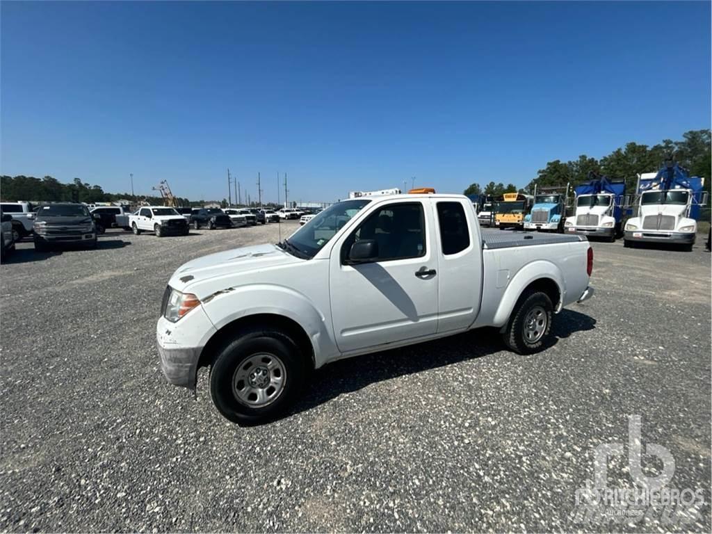 Nissan FRONTIER Pikapai / Bortiniai sunkvežimiai