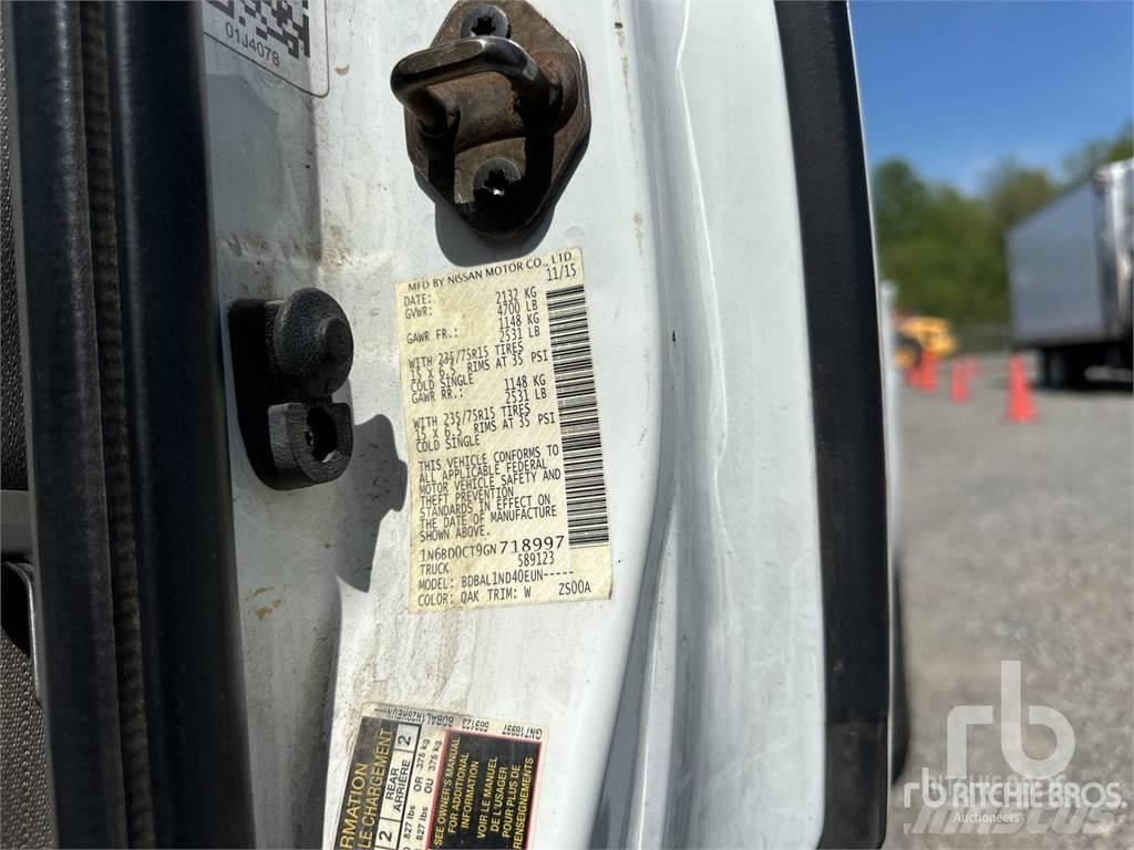 Nissan FRONTIER Pikapai / Bortiniai sunkvežimiai