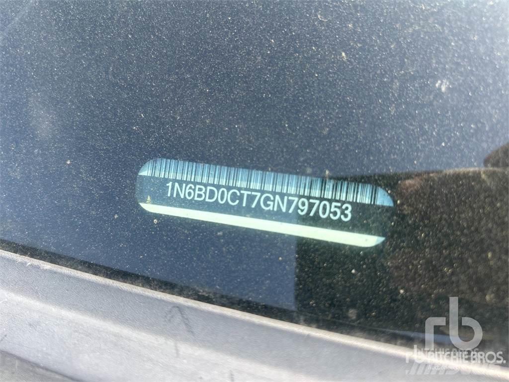 Nissan FRONTIER Pikapai / Bortiniai sunkvežimiai