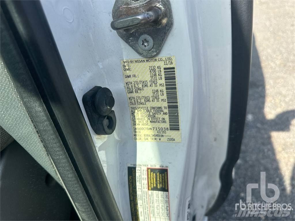 Nissan FRONTIER Pikapai / Bortiniai sunkvežimiai