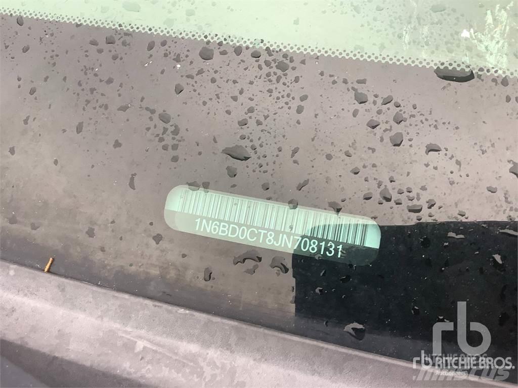 Nissan FRONTIER Pikapai / Bortiniai sunkvežimiai