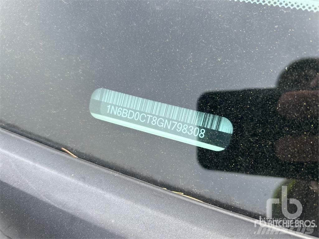 Nissan FRONTIER Pikapai / Bortiniai sunkvežimiai