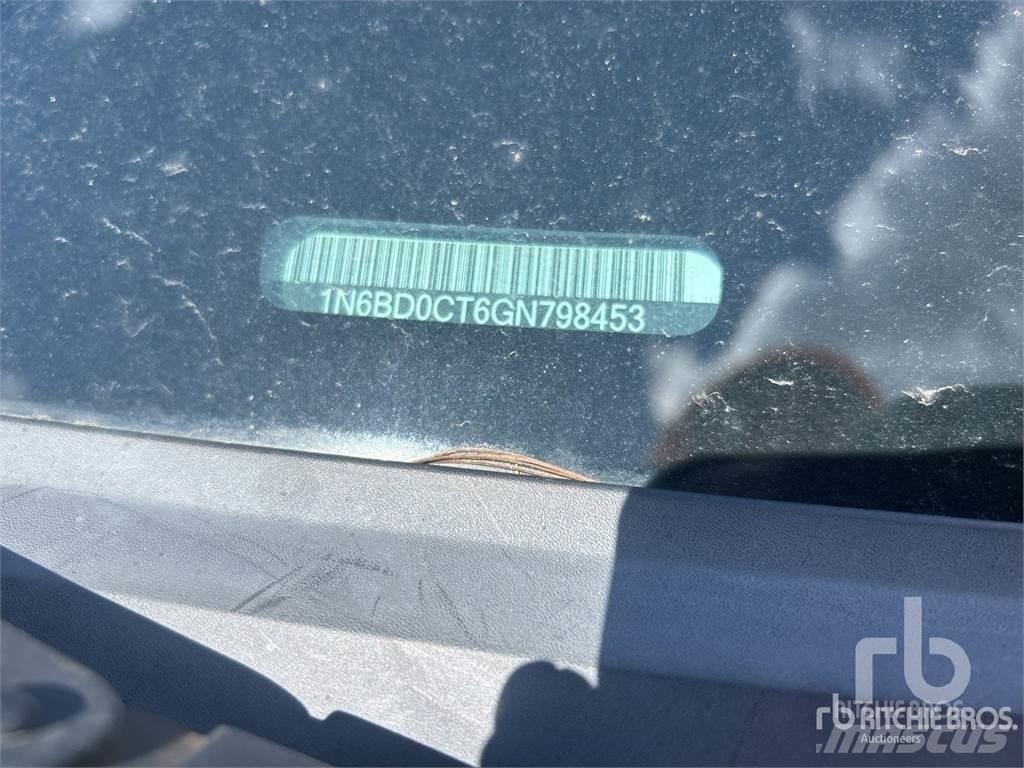 Nissan FRONTIER Pikapai / Bortiniai sunkvežimiai