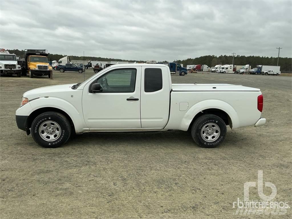 Nissan FRONTIER Pikapai / Bortiniai sunkvežimiai