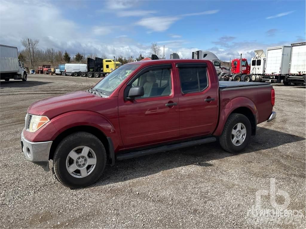 Nissan FRONTIER Pikapai / Bortiniai sunkvežimiai
