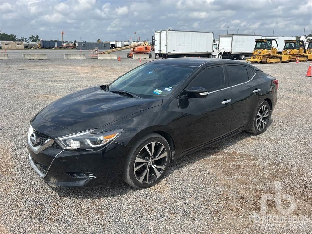 Nissan MAXIMA Lengvieji automobiliai