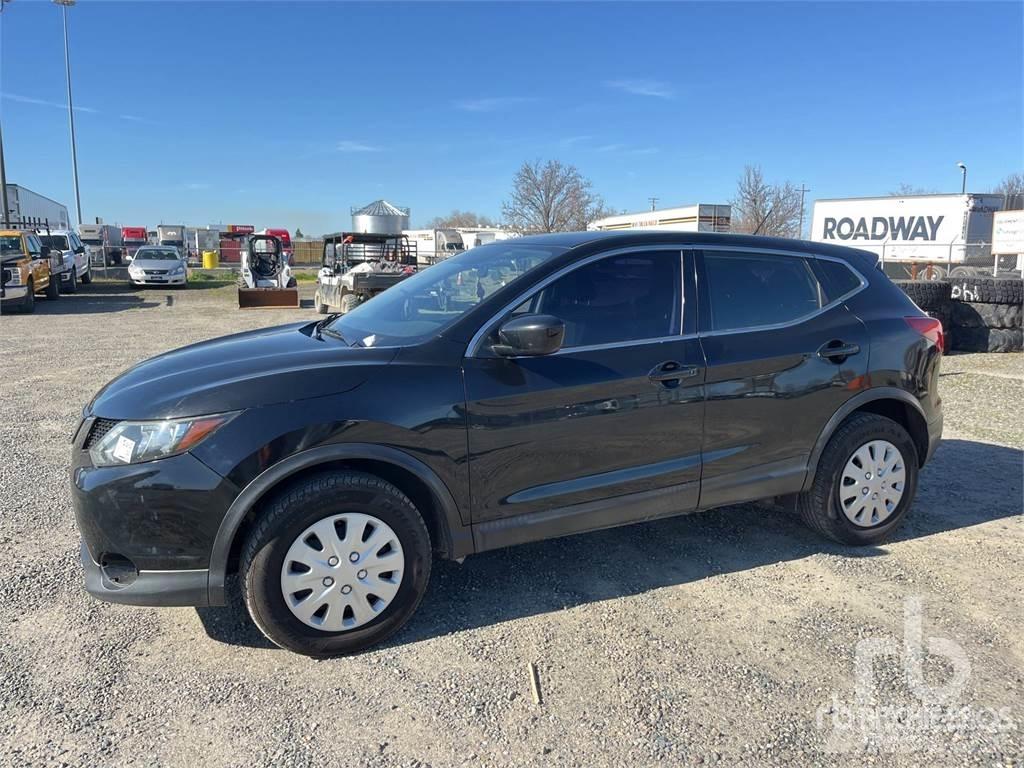 Nissan ROGUE Pikapai / Bortiniai sunkvežimiai