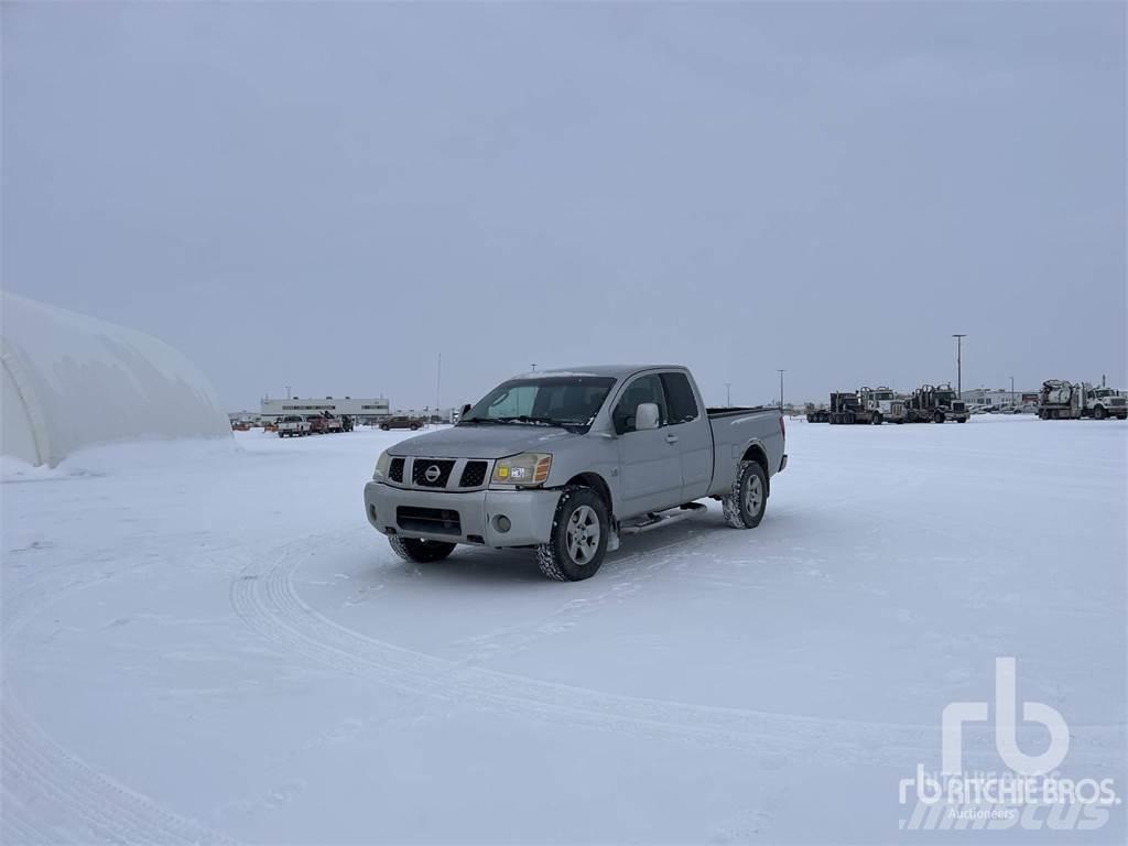 Nissan TITAN Pikapai / Bortiniai sunkvežimiai