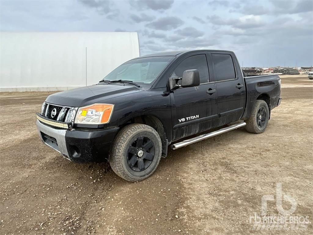 Nissan TITAN Pikapai / Bortiniai sunkvežimiai