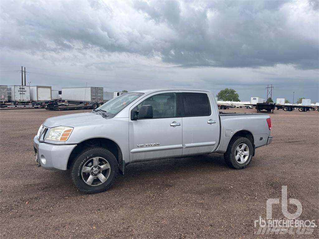 Nissan TITAN Pikapai / Bortiniai sunkvežimiai