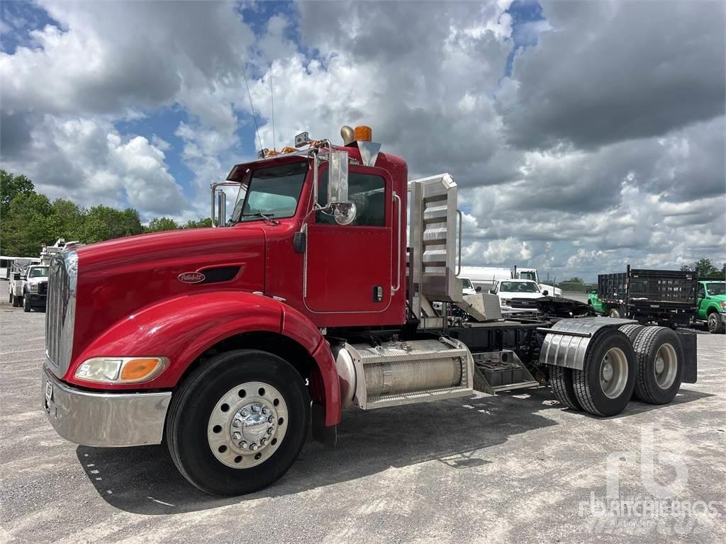 Peterbilt 384 Naudoti vilkikai