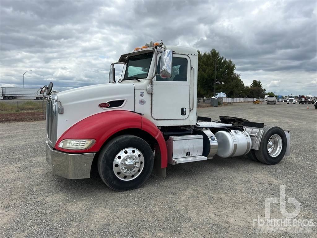 Peterbilt 384 Naudoti vilkikai