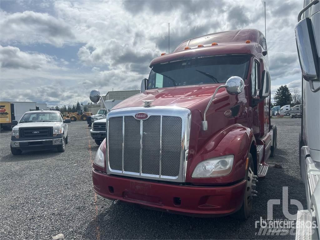 Peterbilt 587 Naudoti vilkikai