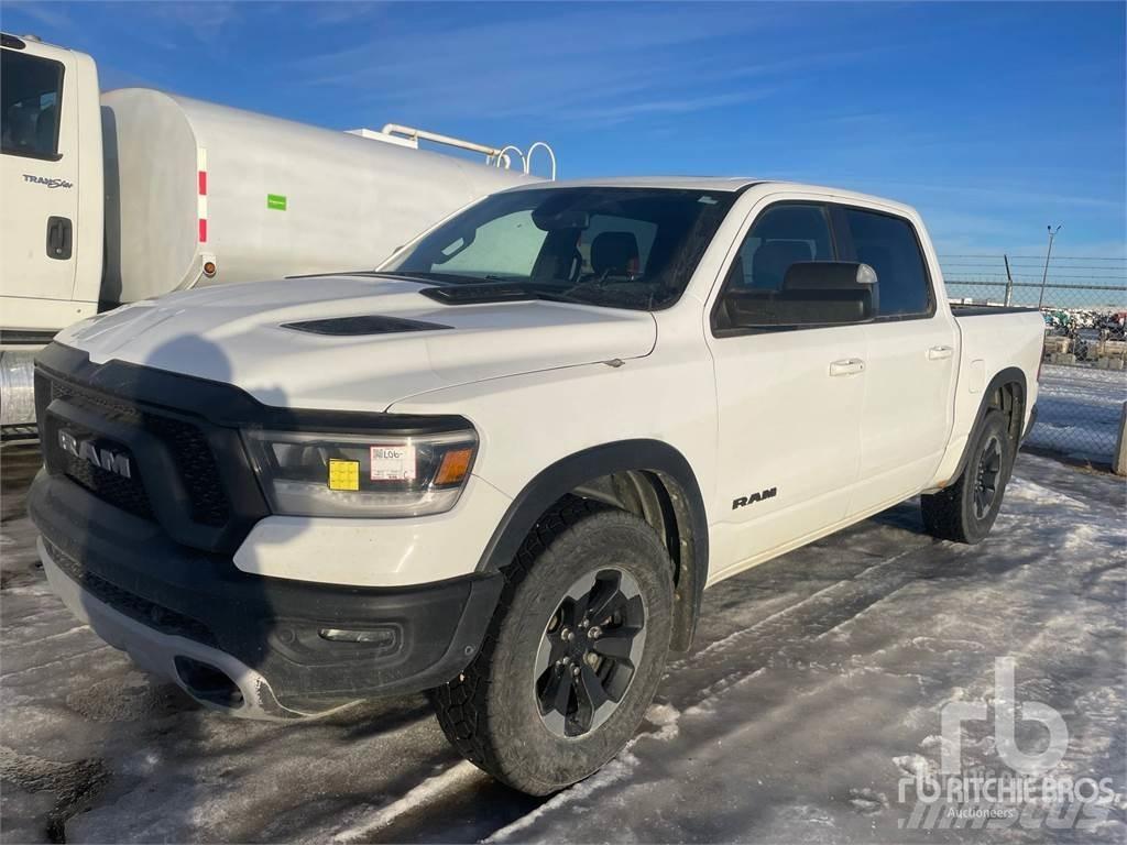 RAM 1500 Pikapai / Bortiniai sunkvežimiai
