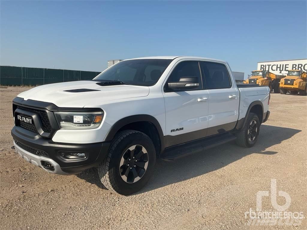 RAM 1500 Pikapai / Bortiniai sunkvežimiai