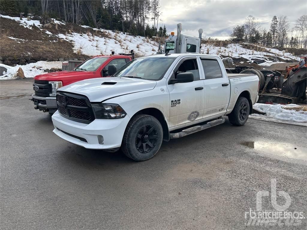RAM 1500 Pikapai / Bortiniai sunkvežimiai