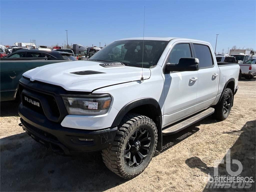 RAM 1500 Pikapai / Bortiniai sunkvežimiai