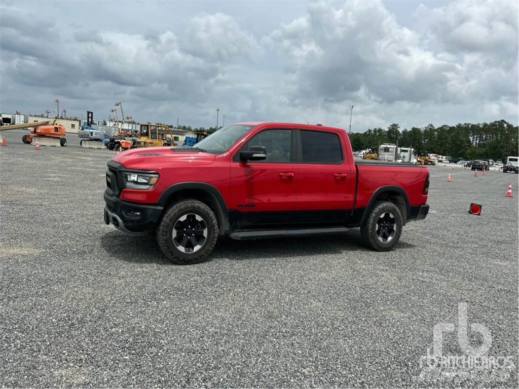 RAM 1500 Pikapai / Bortiniai sunkvežimiai