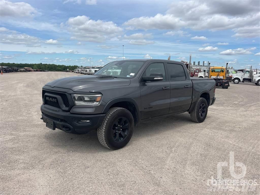 RAM 1500 Pikapai / Bortiniai sunkvežimiai