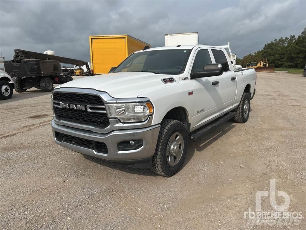 RAM 2500 Pikapai / Bortiniai sunkvežimiai