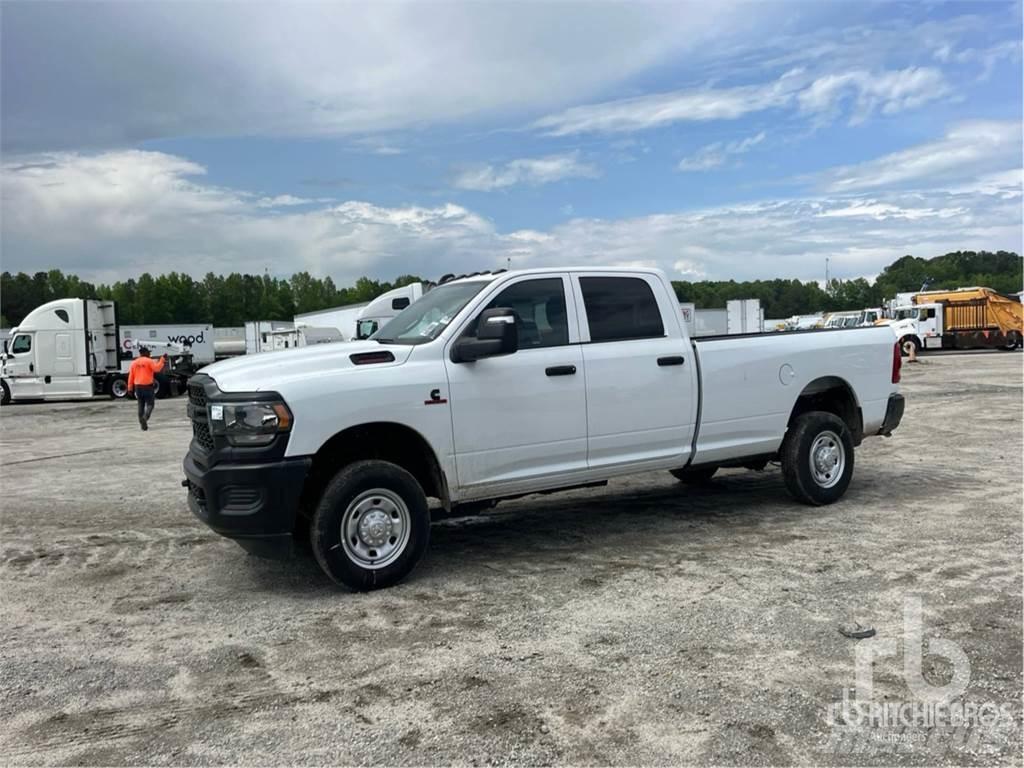 RAM 2500 Pikapai / Bortiniai sunkvežimiai