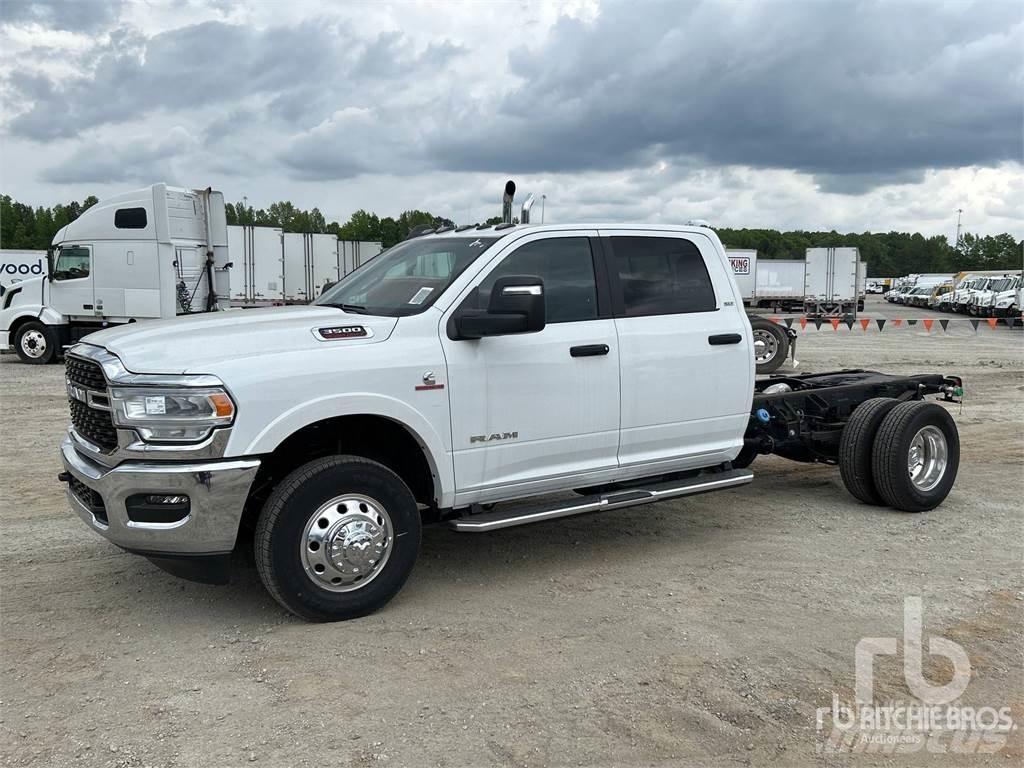 RAM 3500 Važiuoklė su kabina