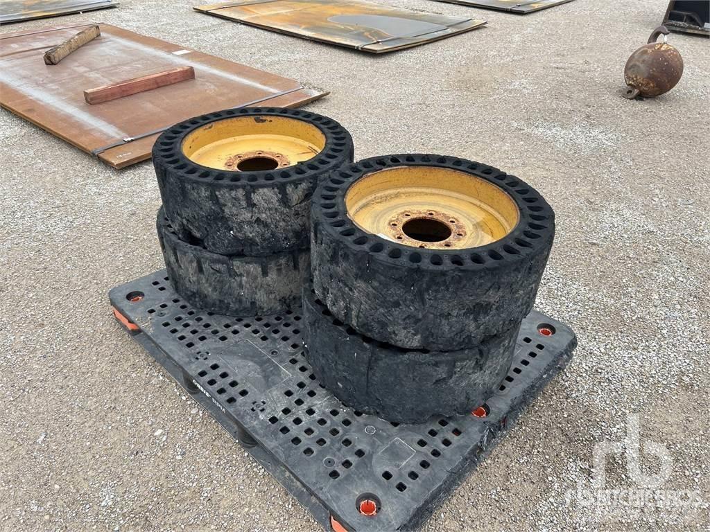  Skid Steer Padangos, ratai ir ratlankiai