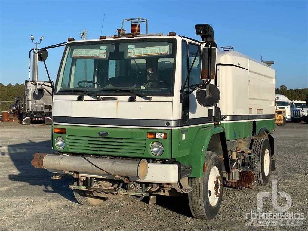 Sterling SC8000 Šlavimo sunkvežimiai