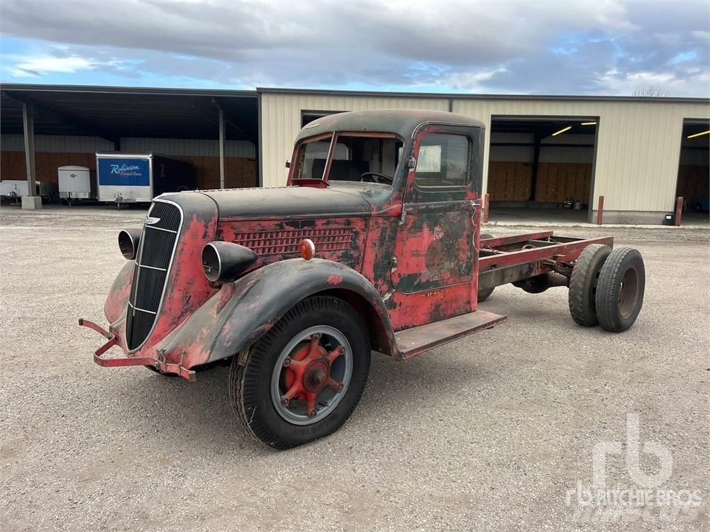  STUDEBAKER 4x2 Automobilinės cisternos