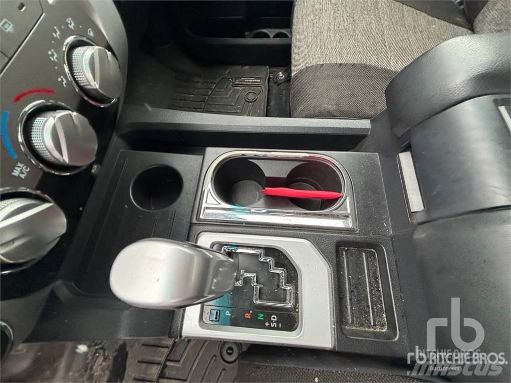Toyota TUNDRA Pikapai / Bortiniai sunkvežimiai